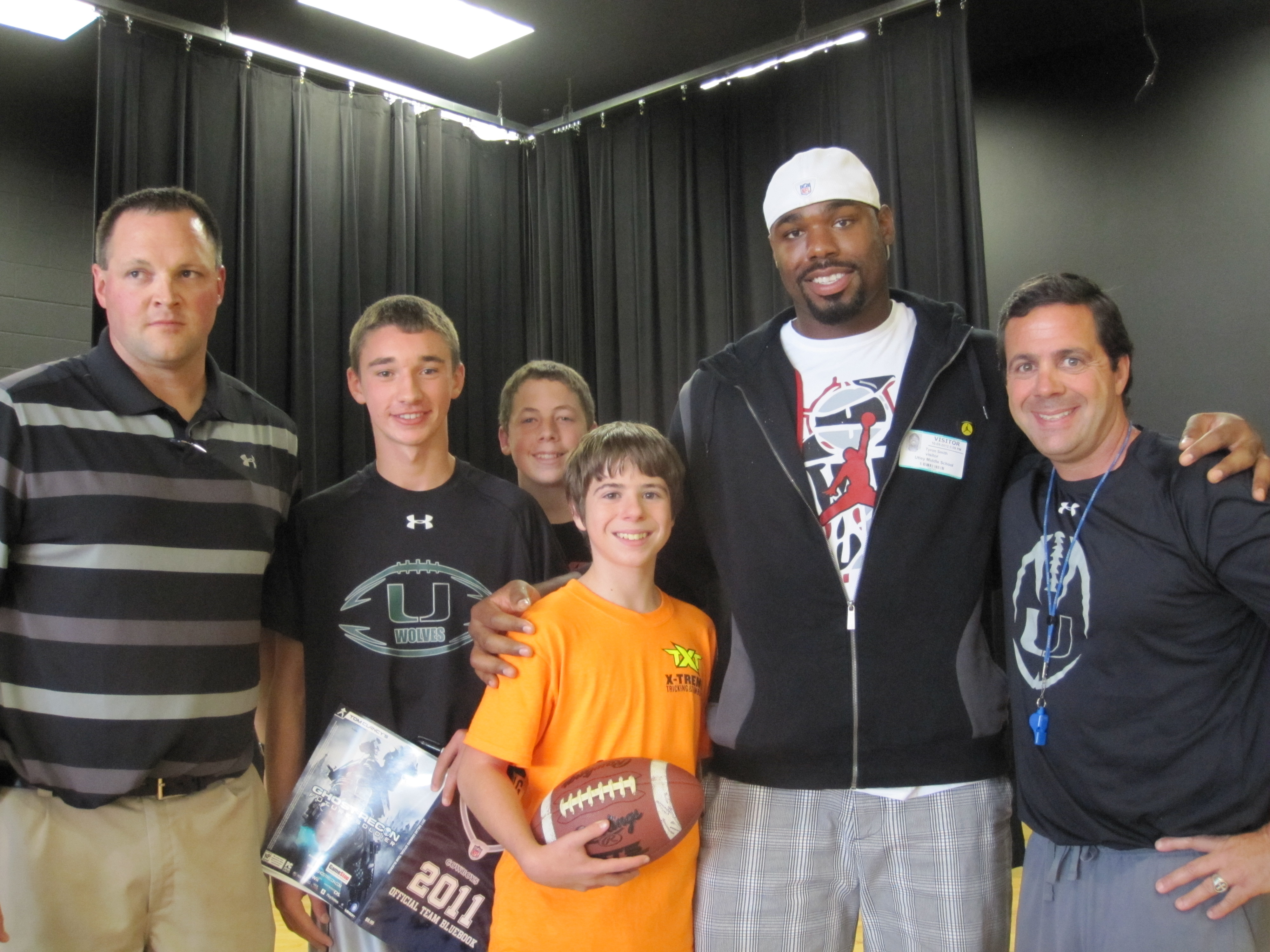 Dallas Cowboy Tyron Smith visits Utley football players Blue Ribbon News