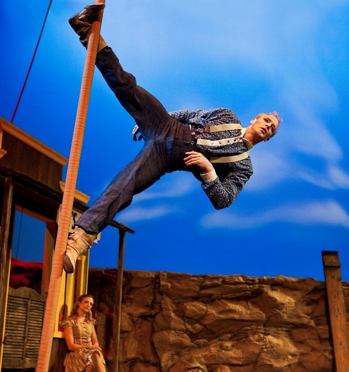 Cirque Mechanics: outstanding feats in frontier town