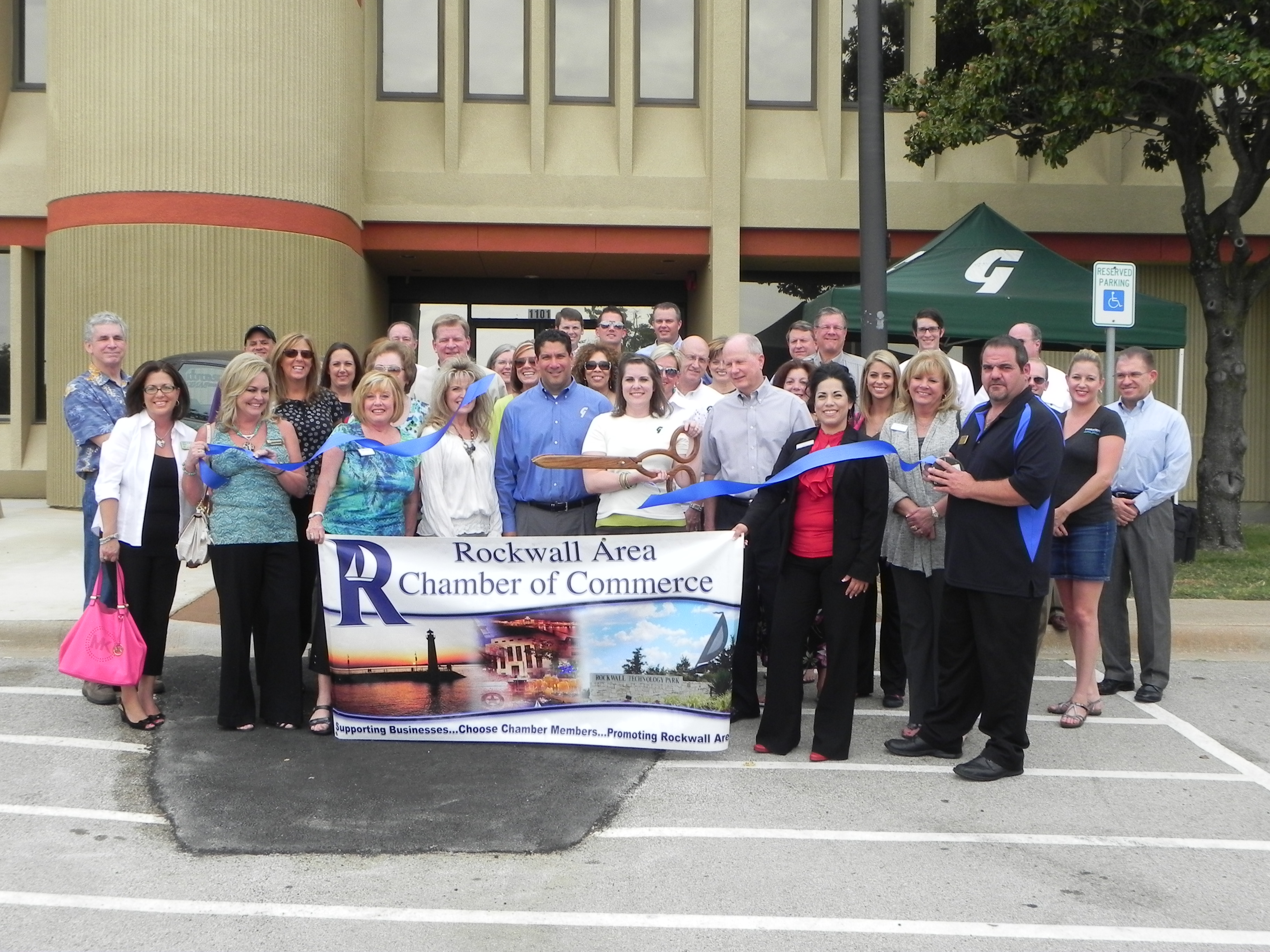 Rockwall Chamber ribbon cutting celebration at Guaranty Bond Bank