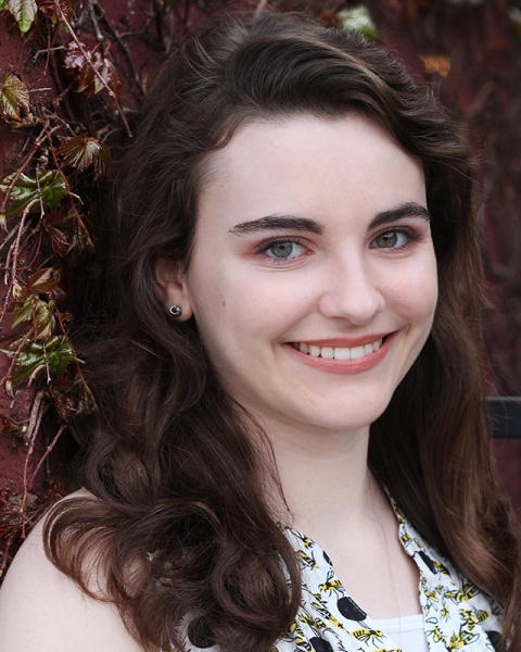 RHS Valedictorian – Abigail Whitenew
