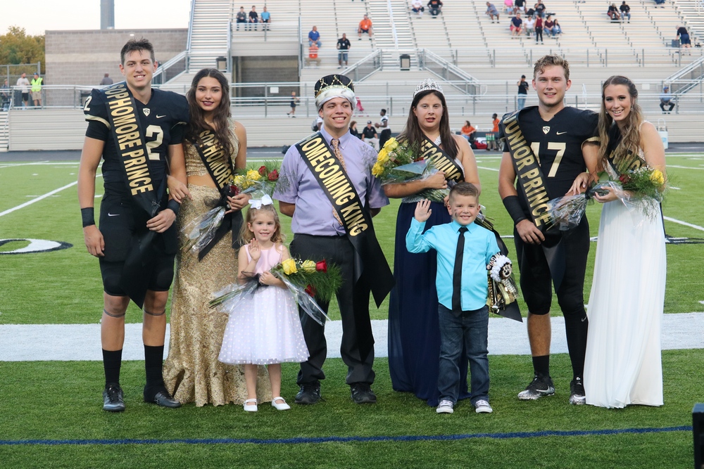 Royse City High School Homecoming King and Queen crowned at game