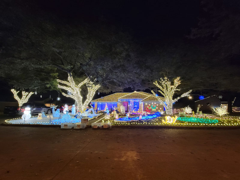 Rockwall couple gives back to Meals on Wheels through Christmas lights