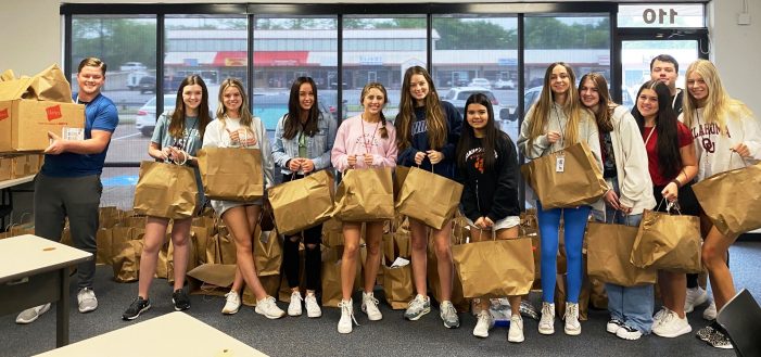 Rockwall-Heath Student Council leadership students donate over 120 confetti baskets to Lone Star CASA