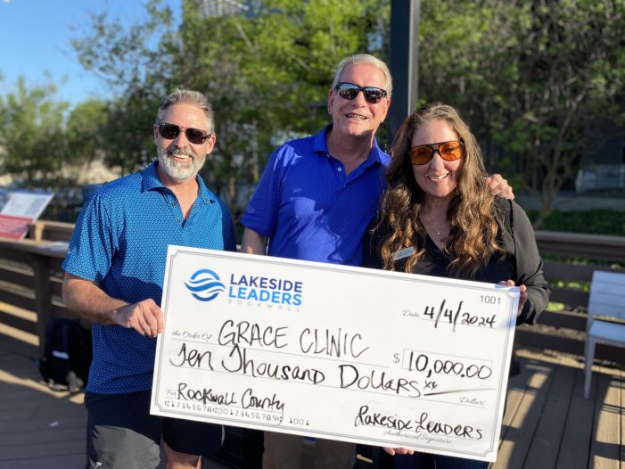 Lakeside Leaders award $10,000 donation to Rockwall’s Grace Clinic