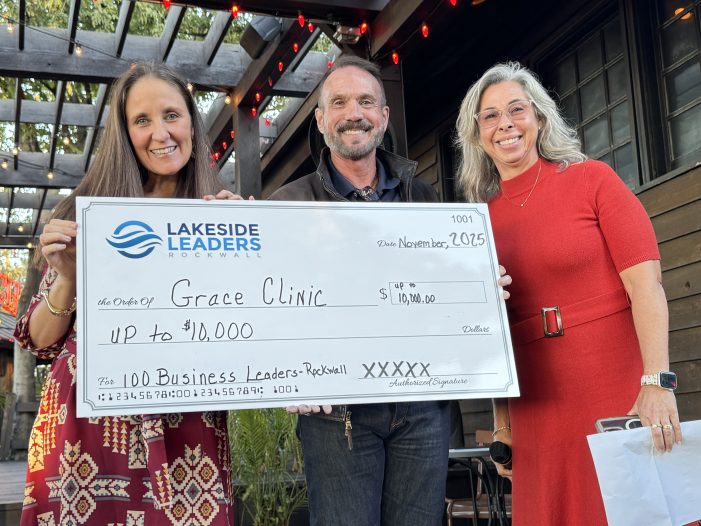 Lakeside Leaders gather to give back Lakeside Leaders gather to give back