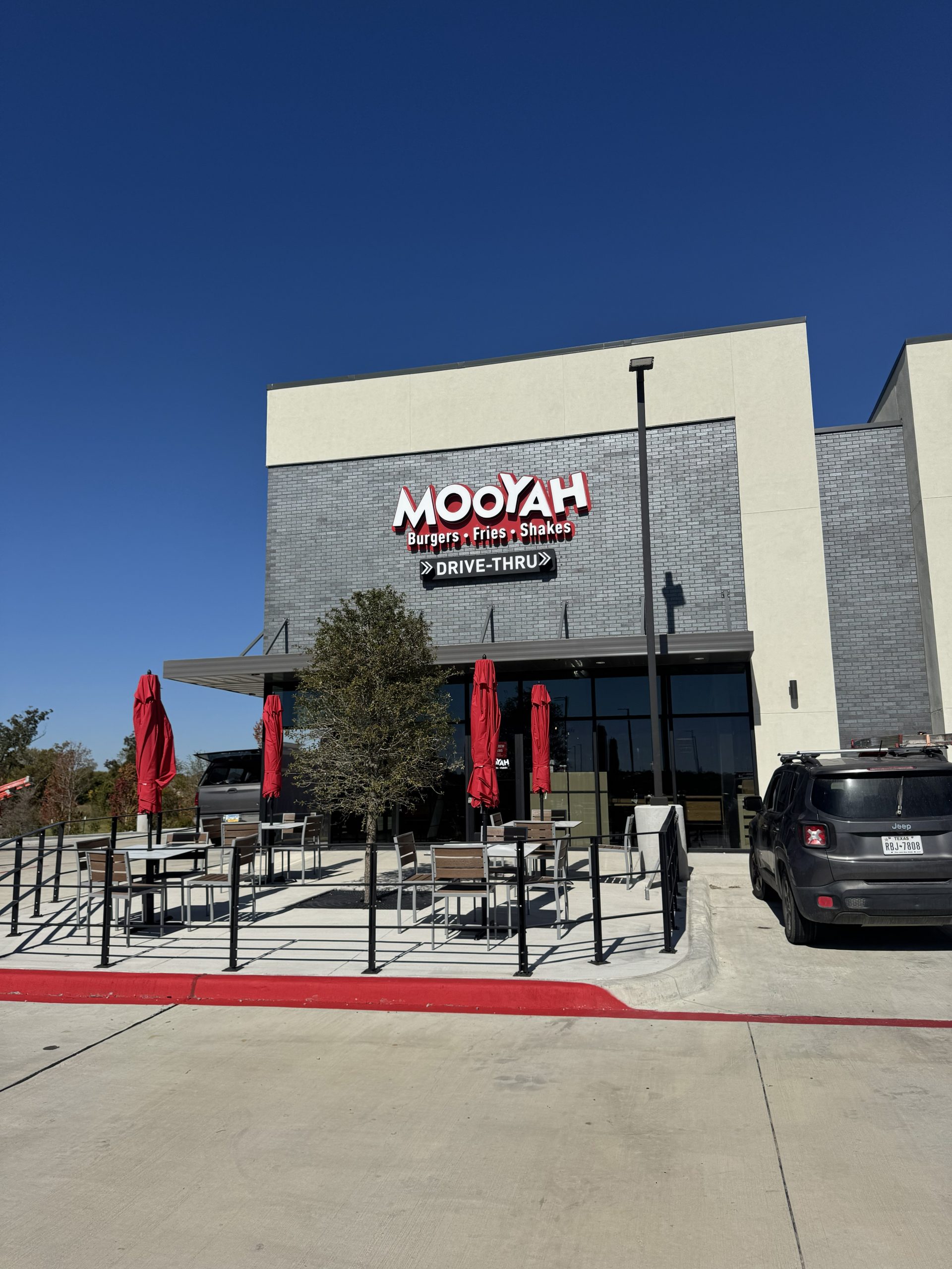 MOOYAH Burgers, Fries & Shakes welcomes its third drive-thru location with grand opening celebration in Rockwall